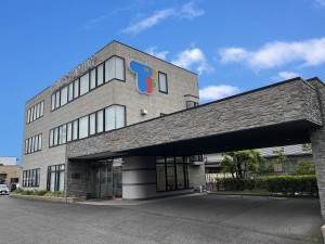 国道1号線沿いの本社です
