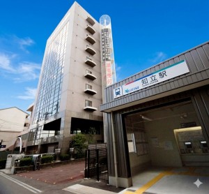 知立駅の南口の隣